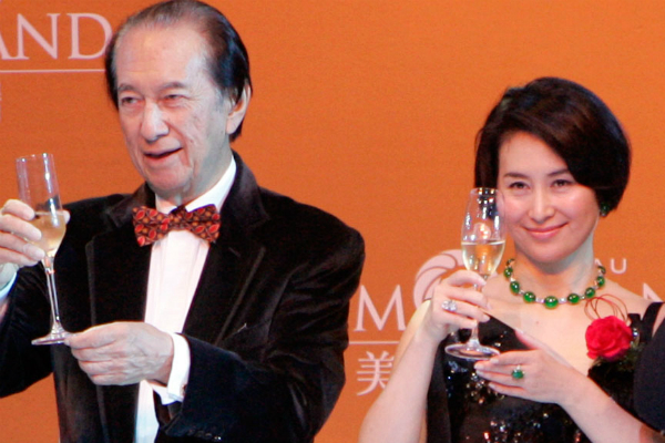 Macau’s Stanley Ho Gives His Position at Shun Tak Holdings to His Daughter